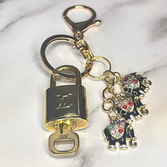 Louis Vuitton Lock & Key Set #308 with a Black Elephant Charms Keychain - Picture 1 of 5